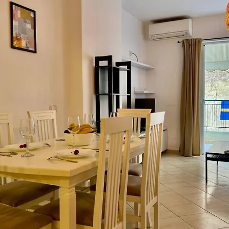 Sail View Boutique דירה